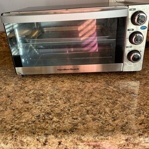 Hamilton Beach‎ Silver Toaster Oven with Black Accents